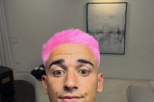 自己动手理发师晒加维染粉发视频：加维亲自推头发‍♀️