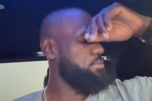心情不错！詹姆斯晒车内自嗨片段：有史以来我最喜欢的歌曲之一！